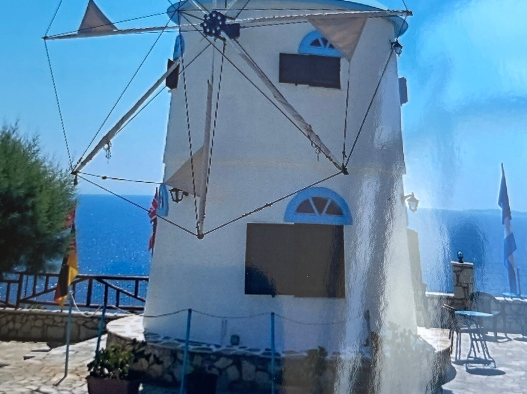 Skinari Windmills景点图片