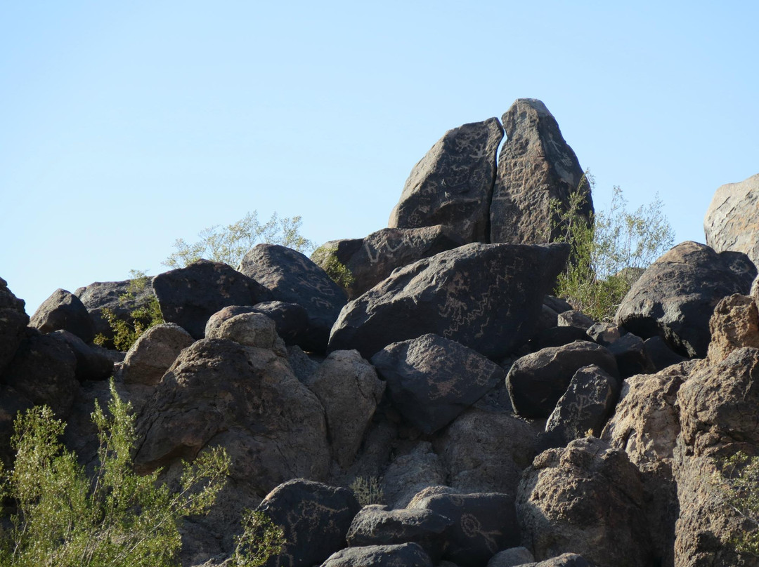 Gila Bend旅游景点-Painted Rock Petroglyph Site