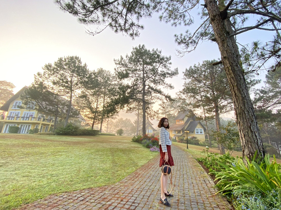 平安村度假酒店主图