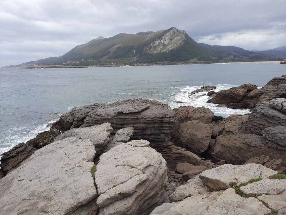 Cabo Cebollero O Ballena De Sonabia-Castro Urdiales必去景点