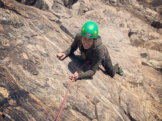 Golden Mountain Guides-戈尔登必去景点