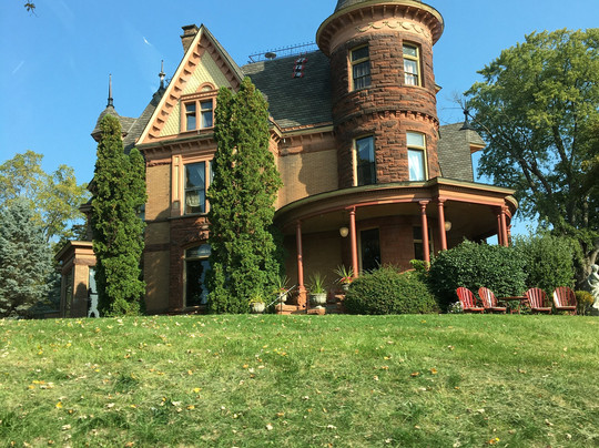 Henderson Castle主图