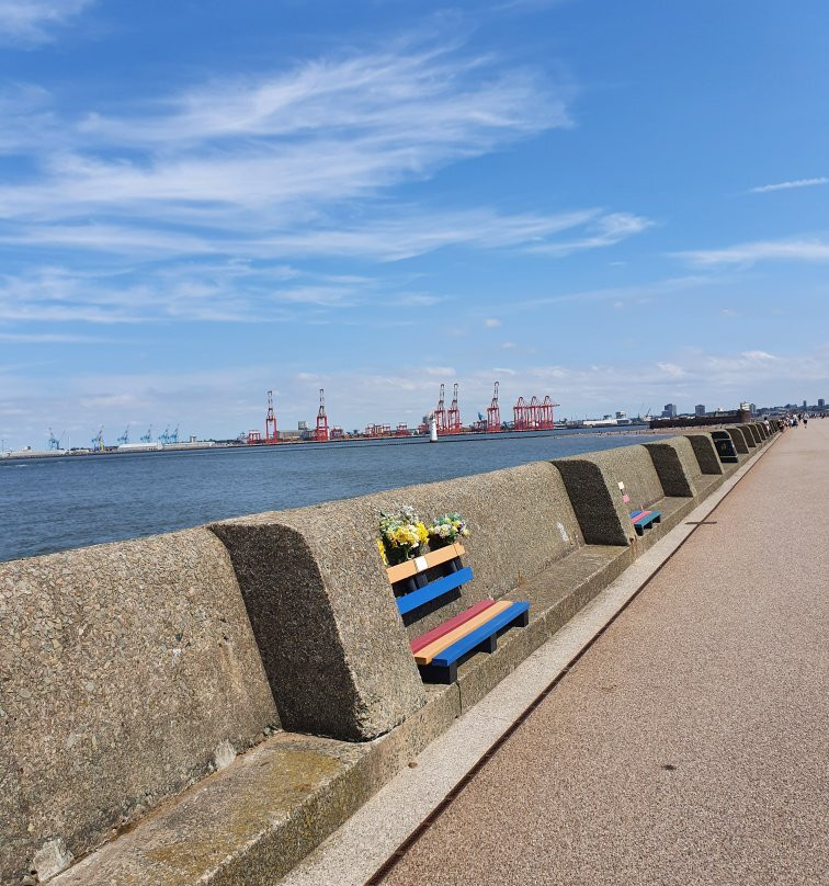 New Brighton Lighthouse-Wallasey必去景点