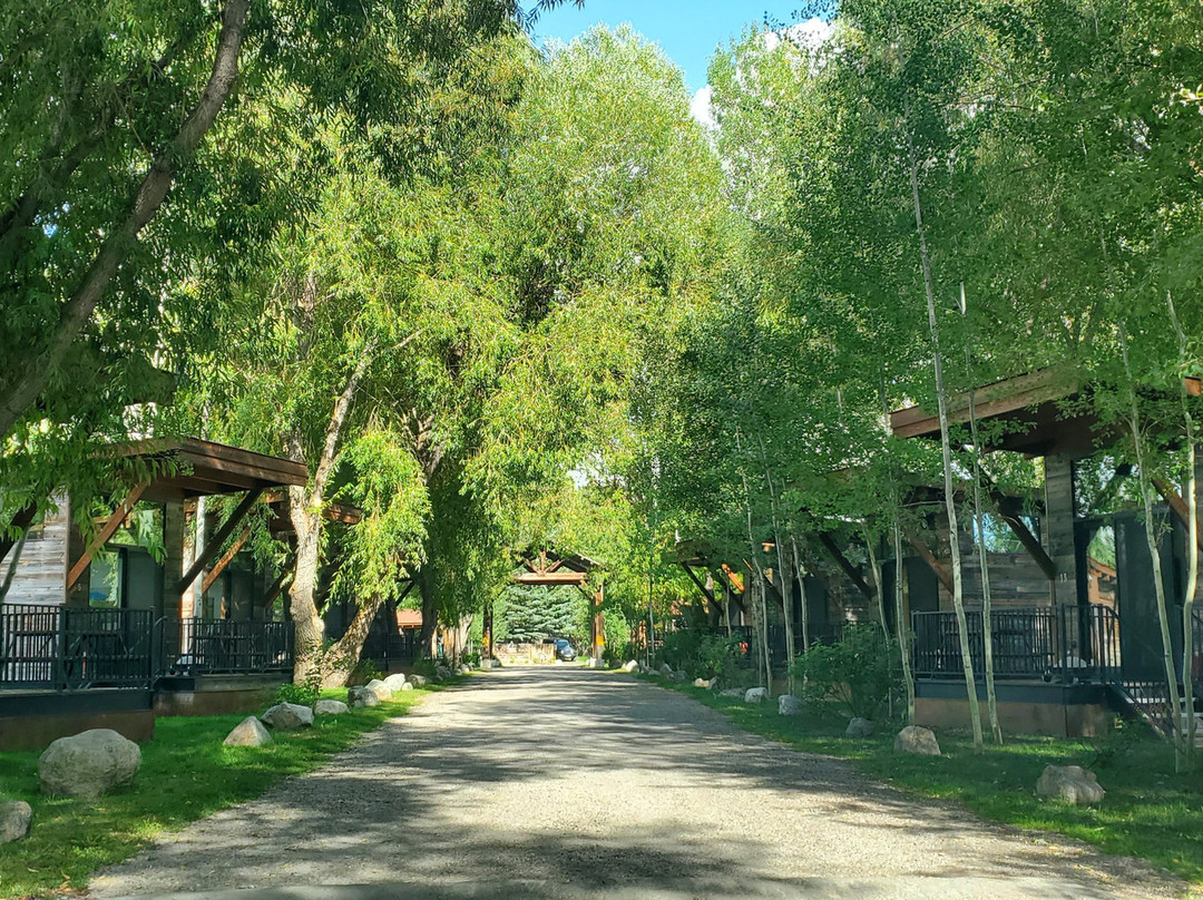 凡尔赛德度假酒店主图