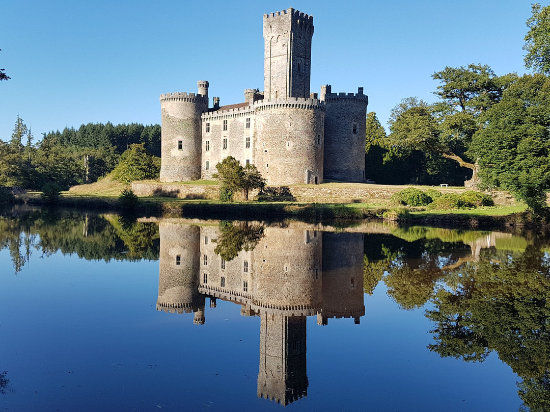 Château de Montbrun景点图片