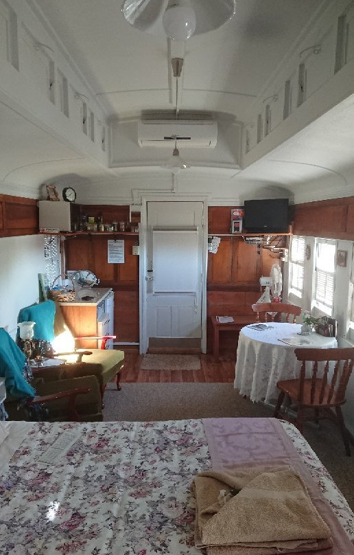 Off The Rails, Carriage B&B主图