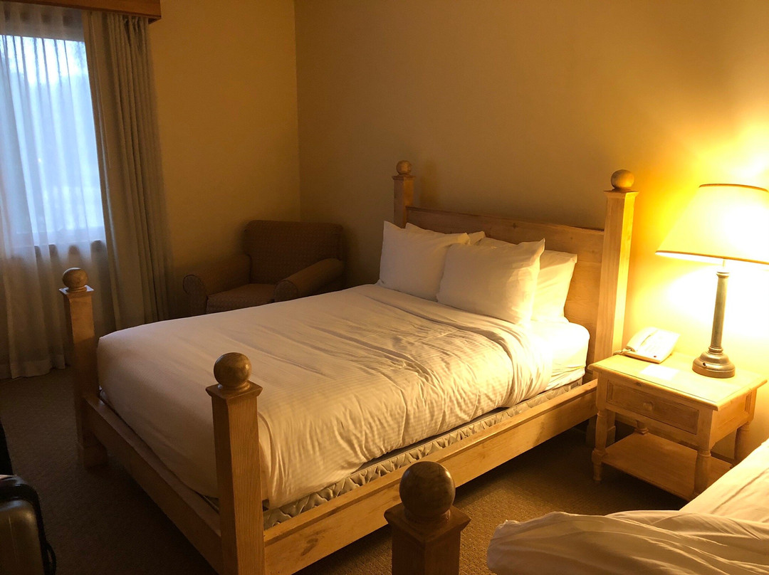 New Harmony Inn Resort & Conference Center主图