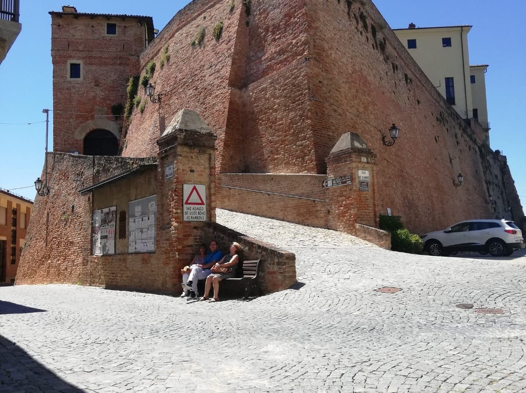 Castello di Cisterna D'Asti景点图片