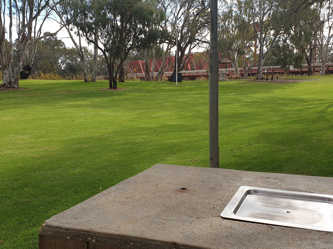 Bert Dix Memorial Park-Paringa必去景点