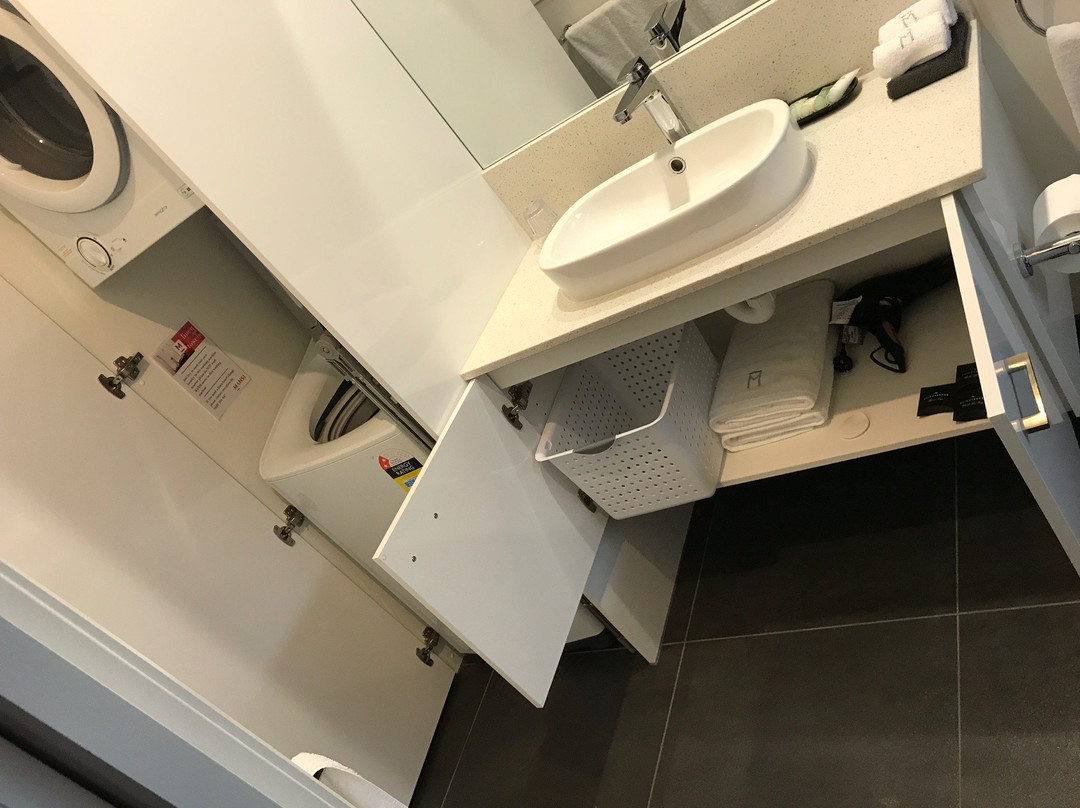 Mansi on Raymond主图