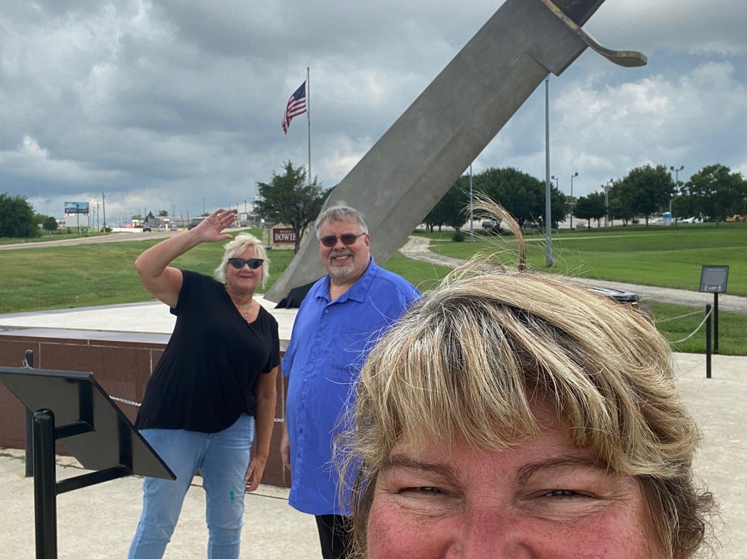 Worlds Largest Bowie Knife-Bowie必去景点
