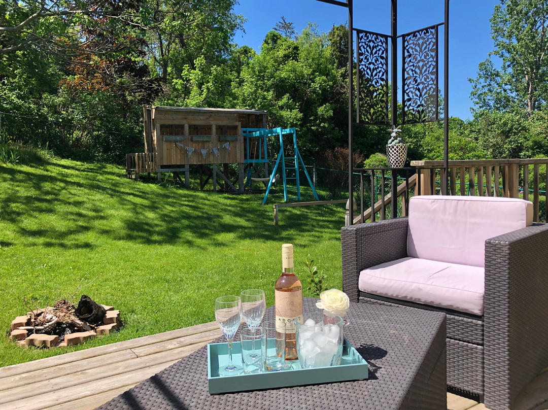 Bee's Knees BnB & Art Studio主图