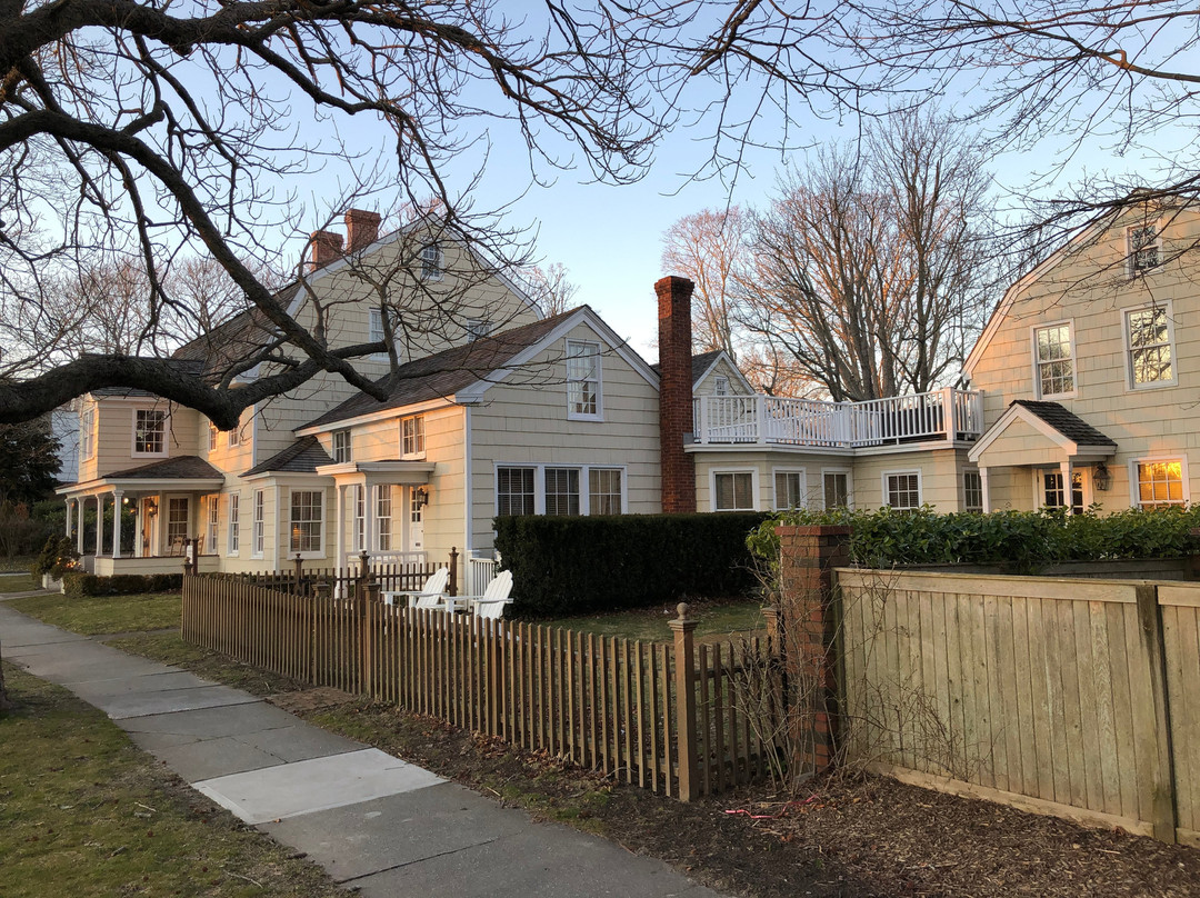 The 1708 House主图