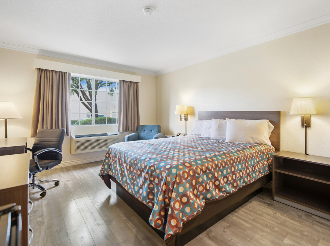 SureStay By Best Western Fontana主图