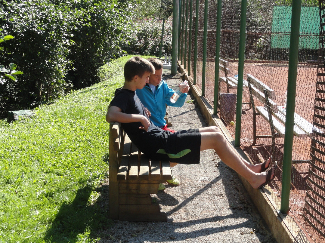 Tenis, beach volley, bar-Velike Lasce必去景点