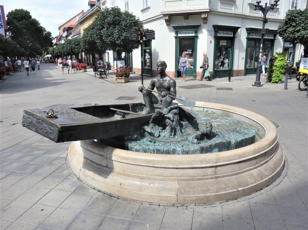 Boatman Sculpture景点图片