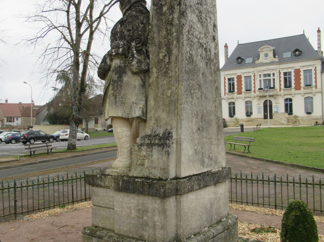 Monument communal景点图片