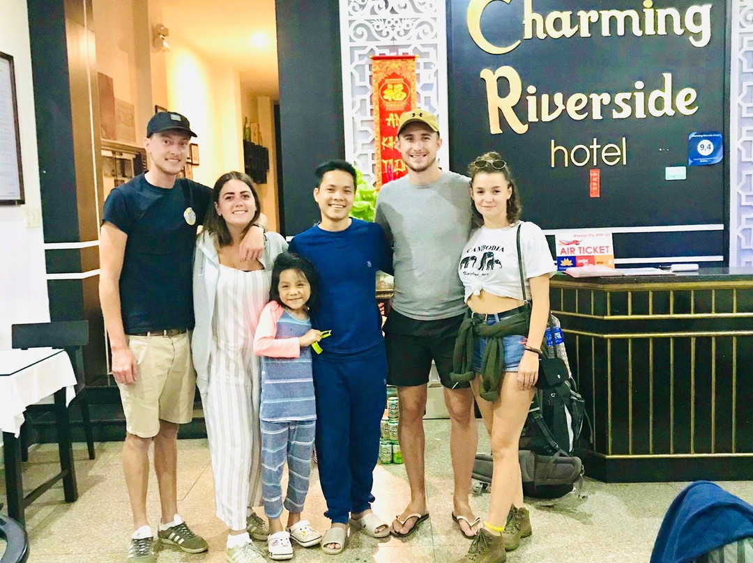 Charming Riverside Hotel主图