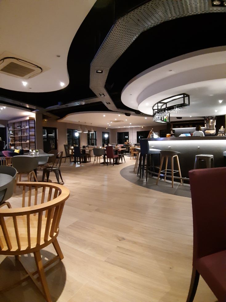 当科克东安布加佩尔康铂酒店-餐饮