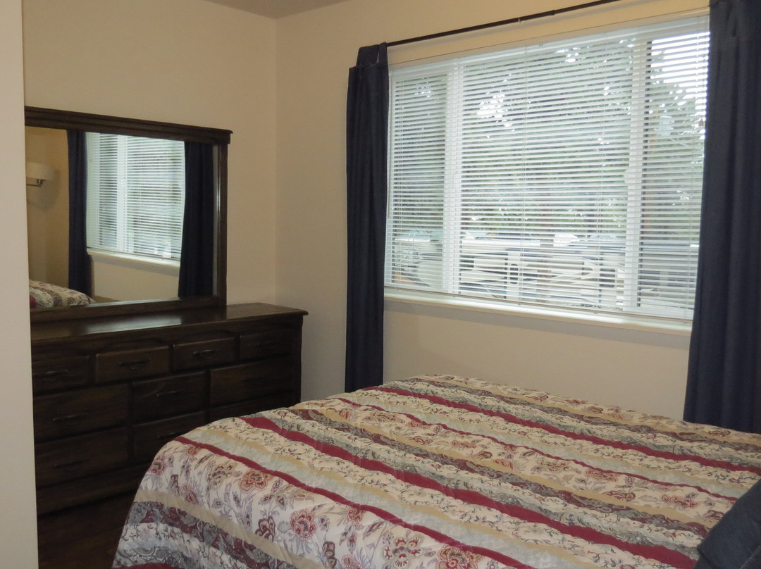 Bristlecone Lodge主图