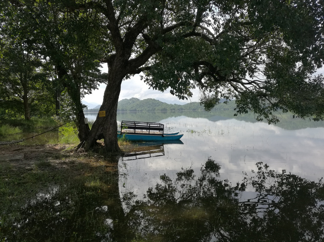 Mapakada Lake景点图片
