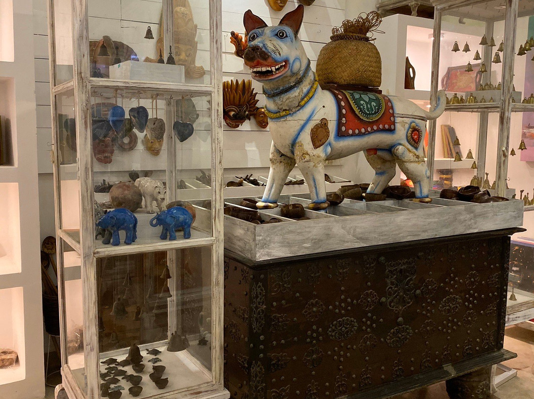 Saffron Robes-希克杜沃必去景点