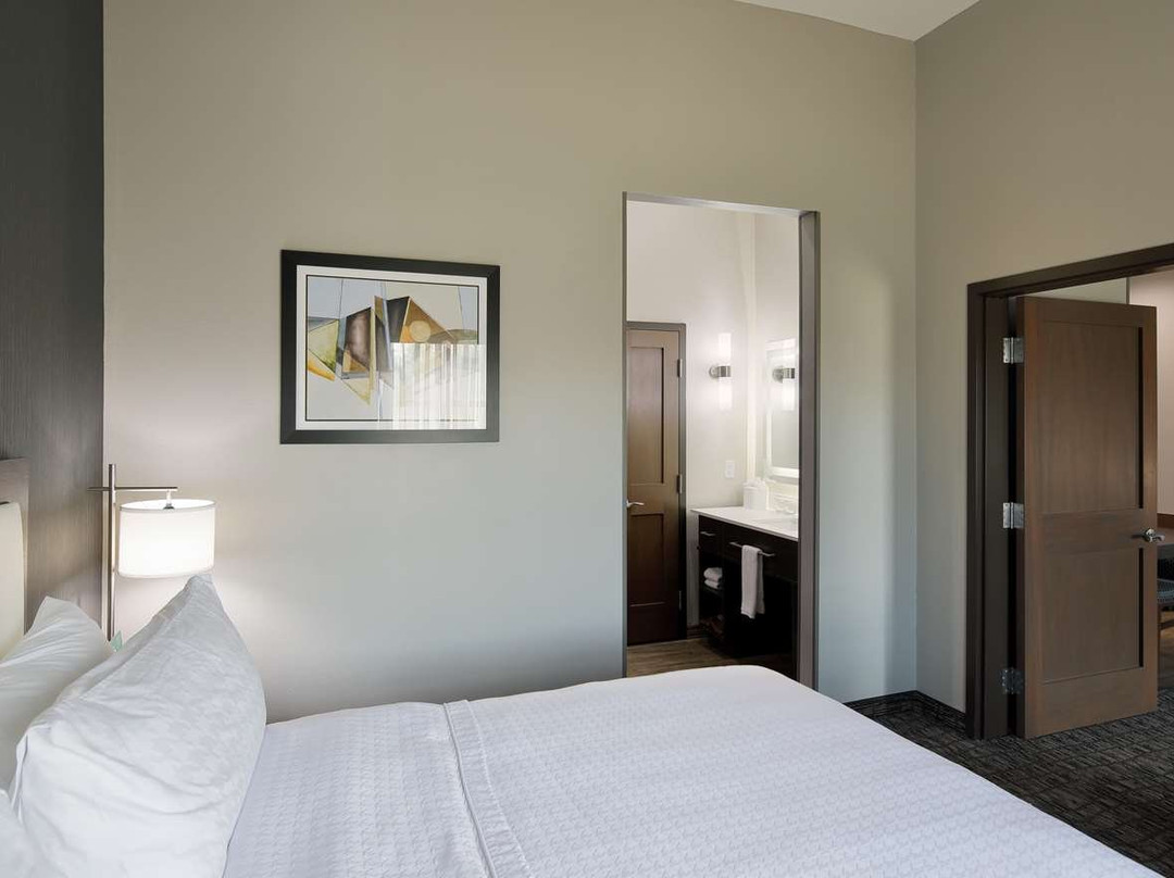 Homewood Suites by Hilton Topeka主图