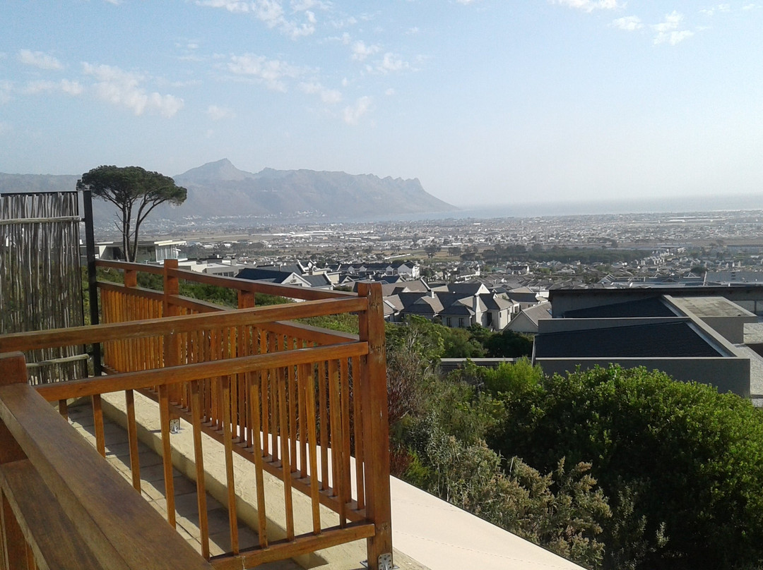 43 on Sandstone Guest House主图