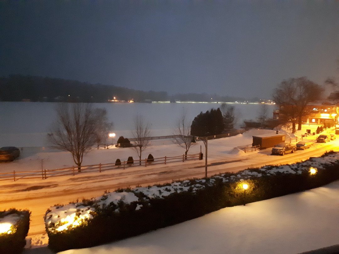 湖畔之家酒店主图