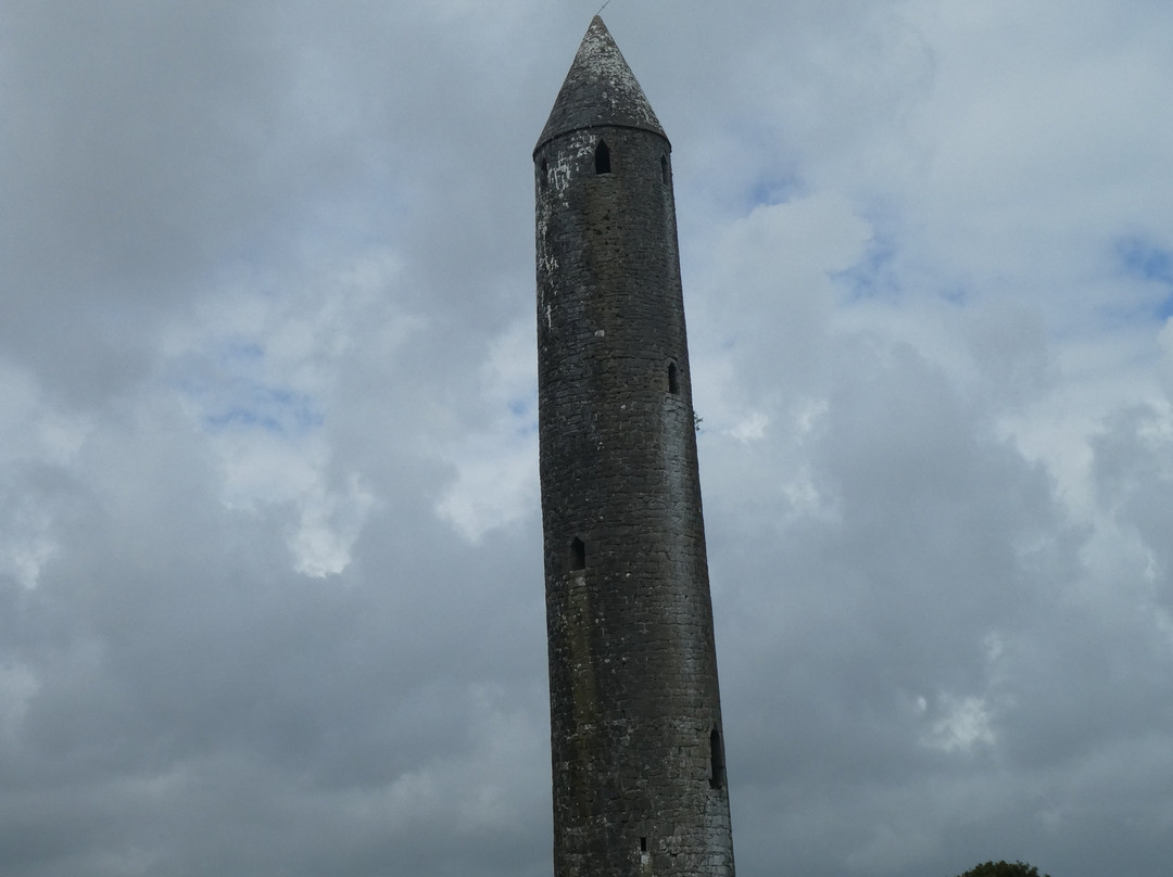 Kilmacduagh Tower景点图片
