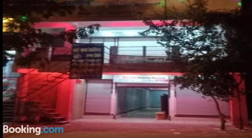 Hotel Shining Moment, Sehore