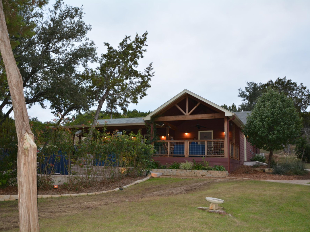 Dripping Springs旅游景点-Bell Springs Winery & Brewery