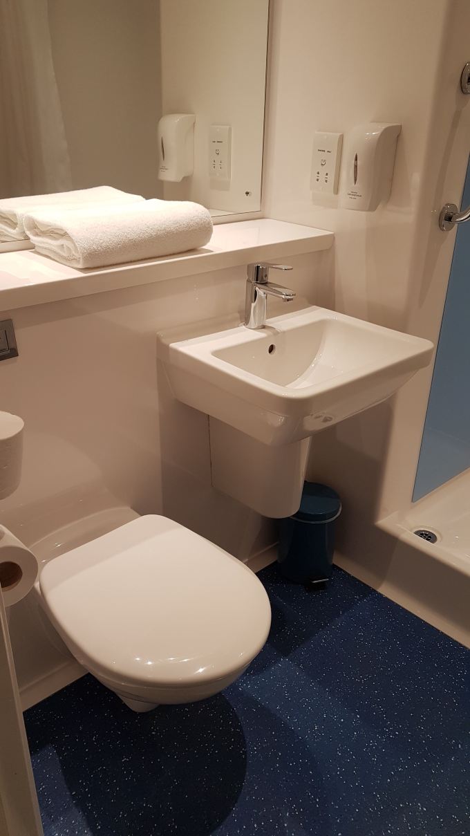 Travelodge Camborne Redruth-浴室