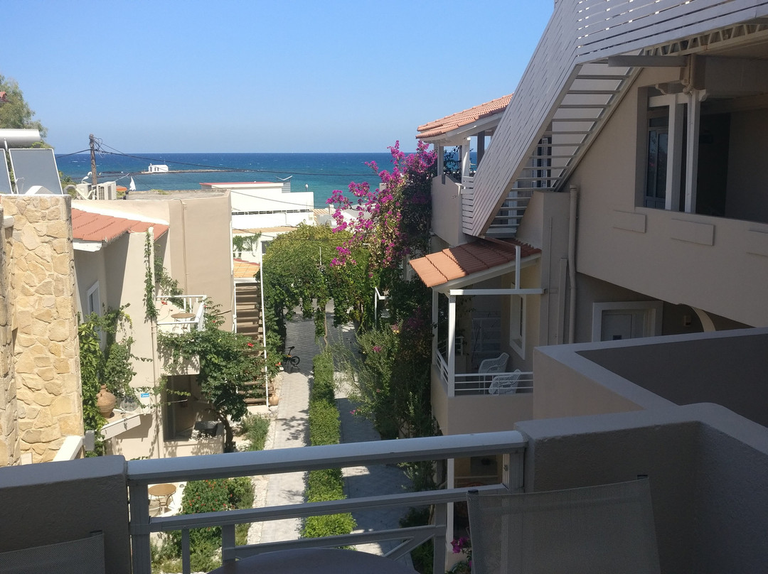 Taverna Paradise Studios & Apartments主图