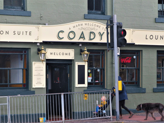 Coadys Bar-丹弗姆林必去景点