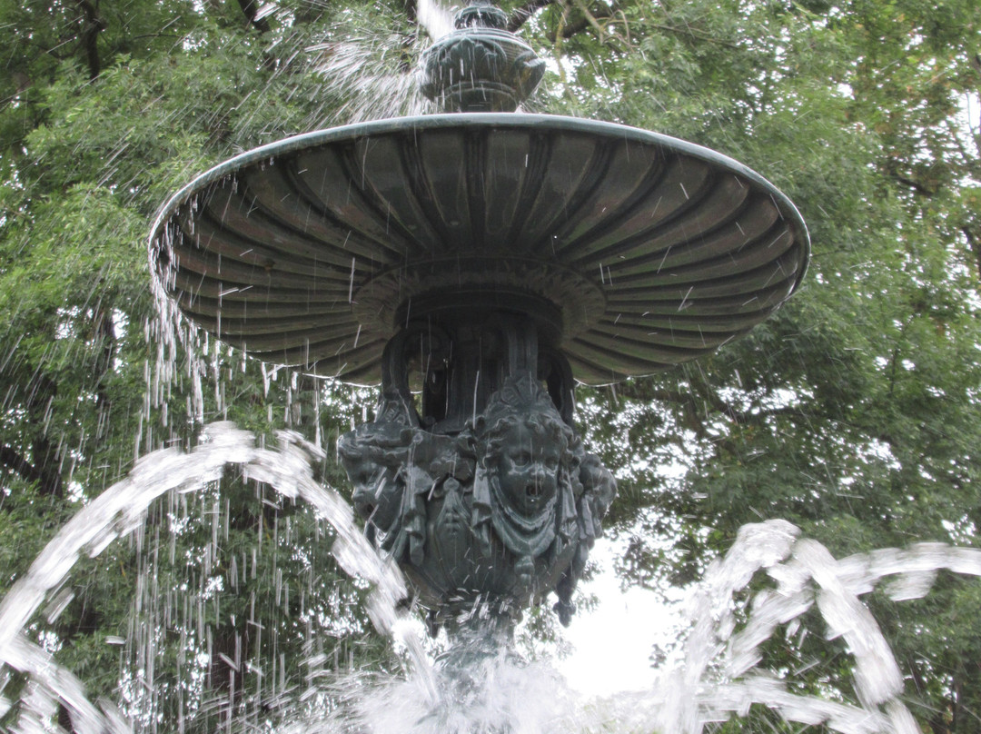 Fontaine Parc Napoléon景点图片