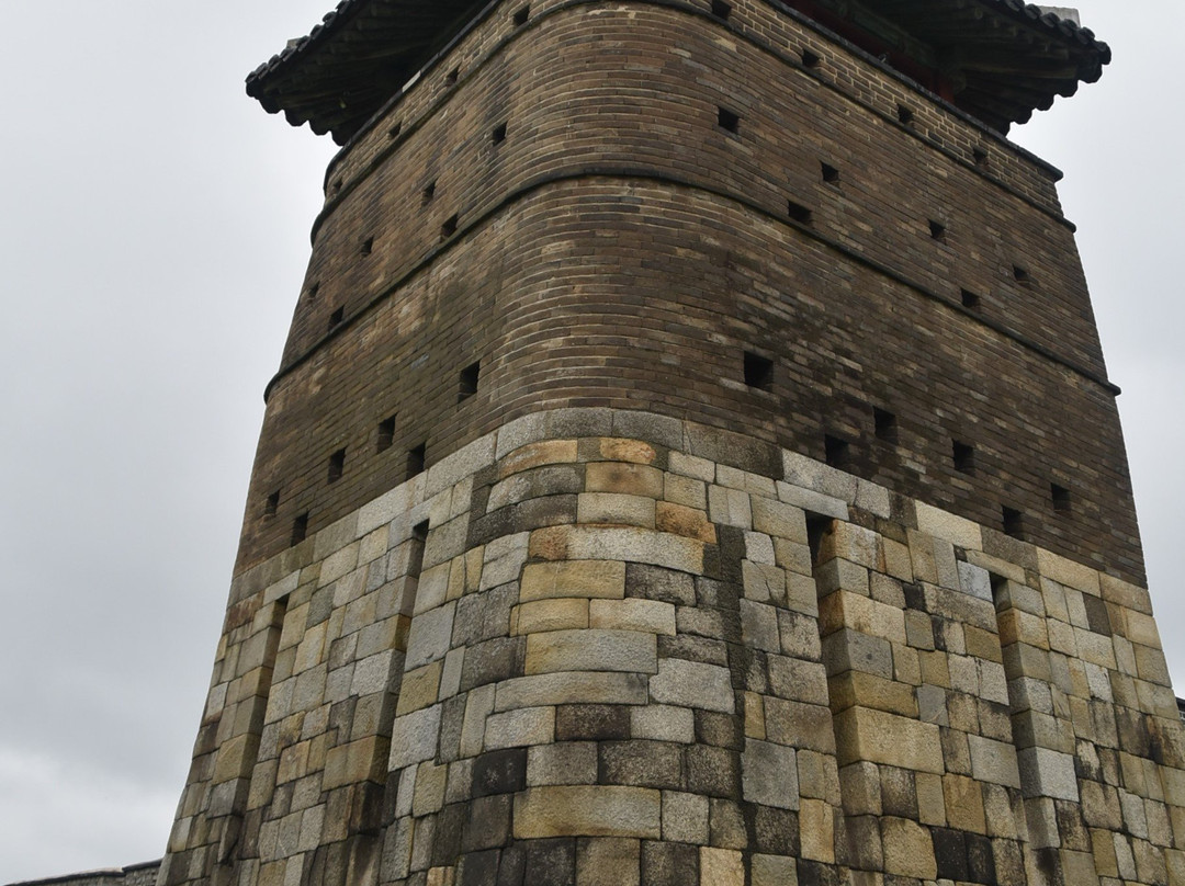 Hwaseomun Gate-水原市必去景点