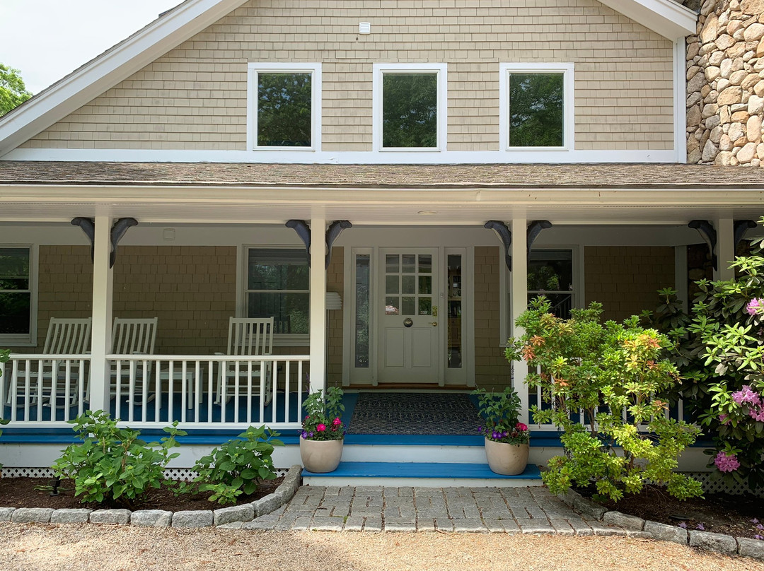 Lambert's Cove Hideaway主图