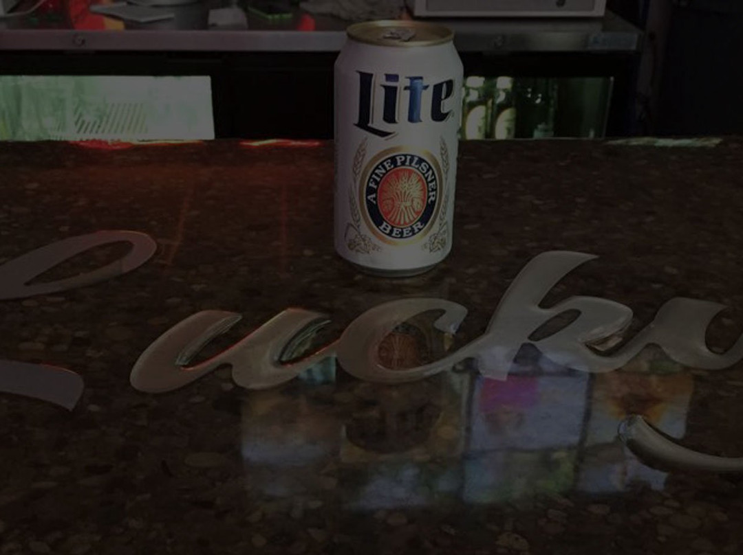Lucky's Bar