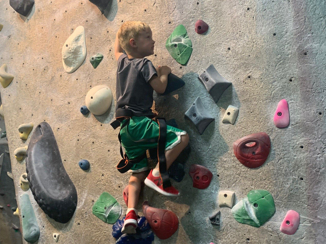 Upper Limits Rock Climbing Gym景点图片