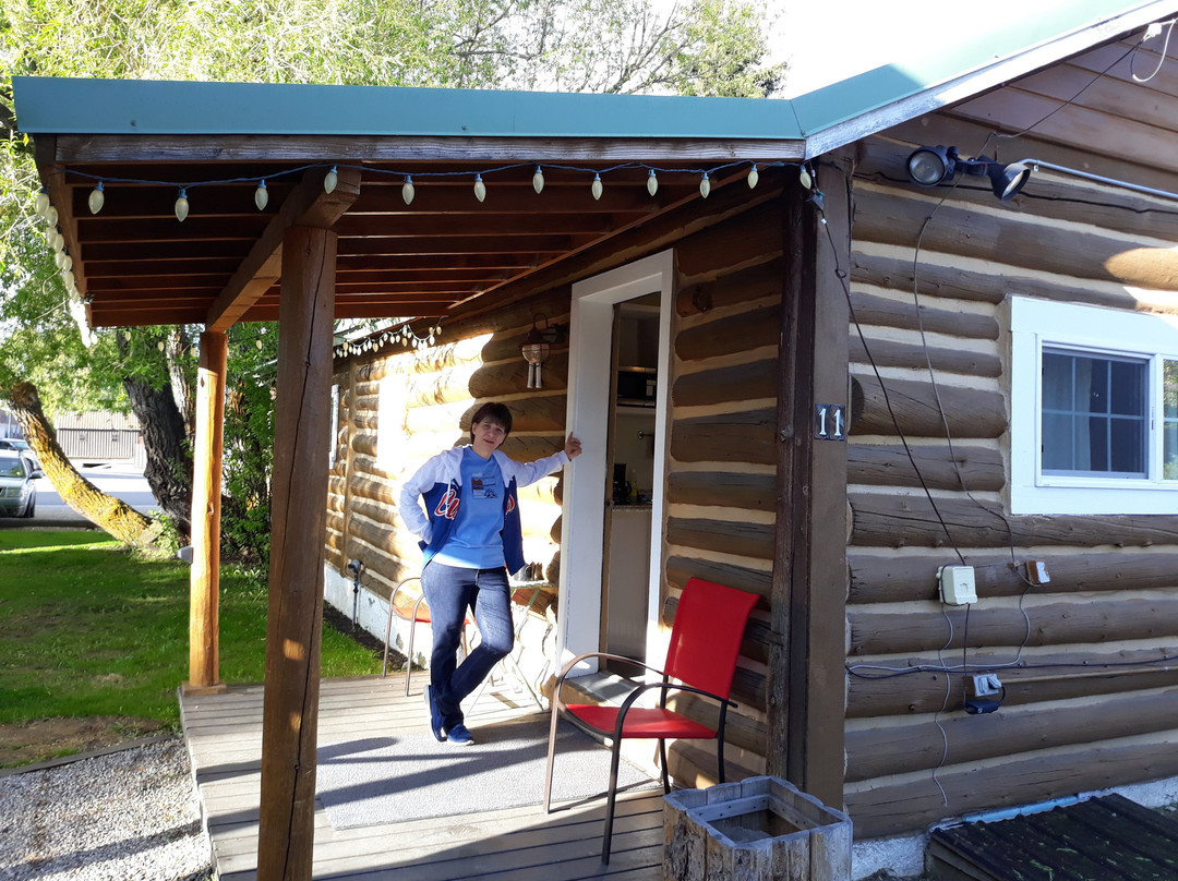 Log Cabin Motel主图