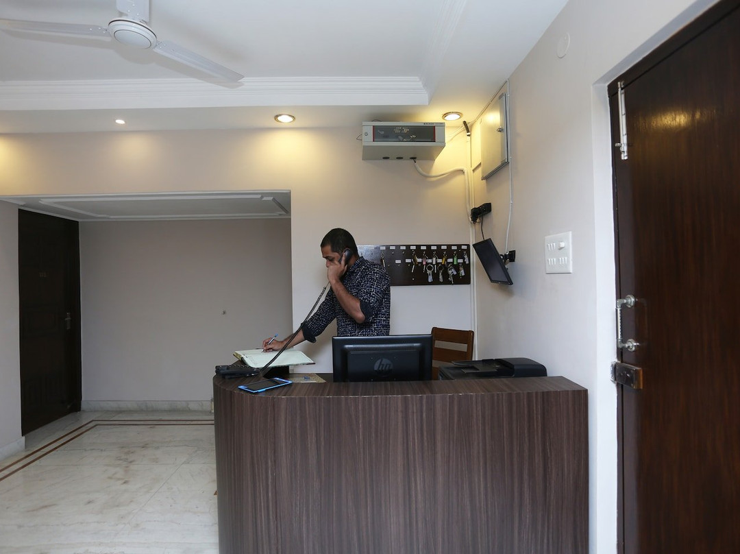 OYO 19855 B S Guest House主图