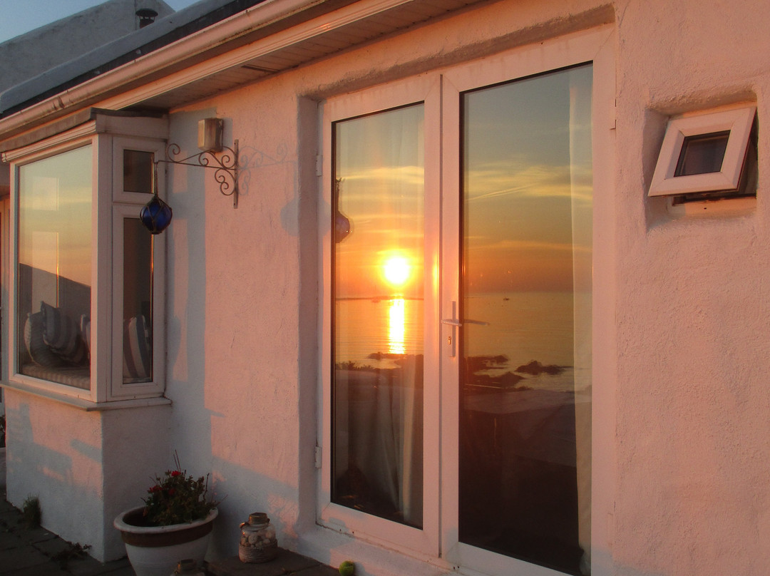 The White Cottages主图