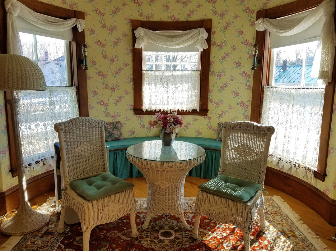 The Jeweled Turret Inn主图