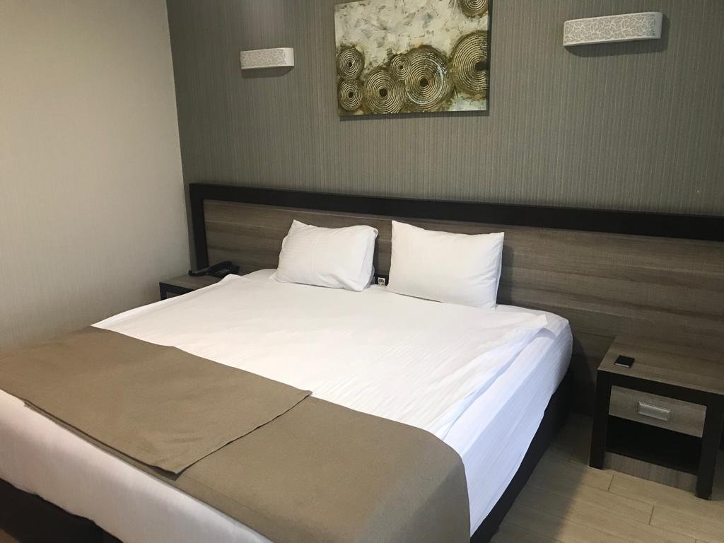 The Corner Hotel-官方