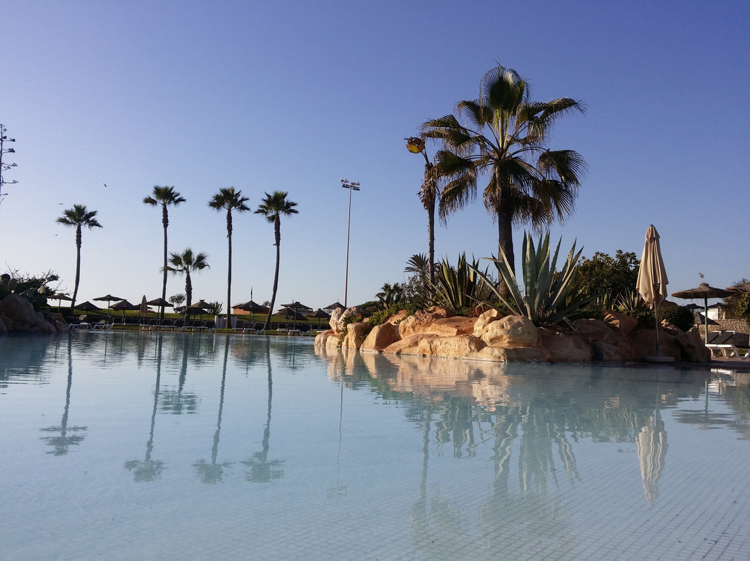 堤基达杜纳斯悦宜湾酒店主图