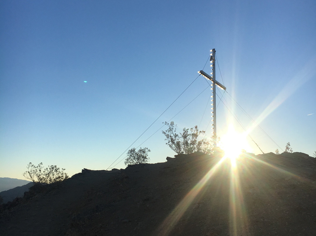 Palm Desert Cross Hiking Trail-棕榈沙漠必去景点