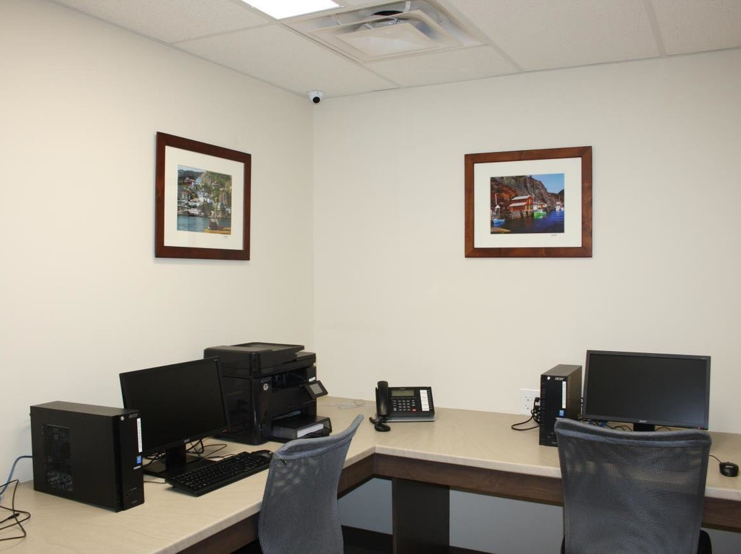 Crossroads Inn & Suites主图