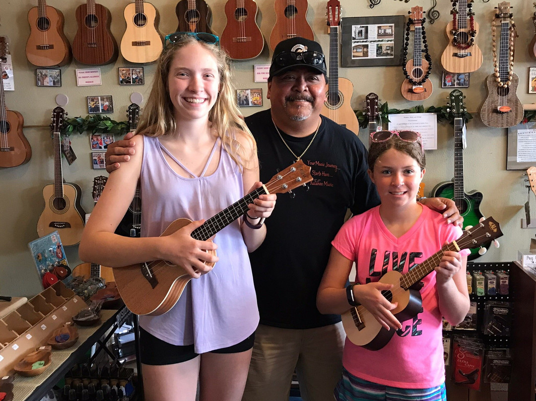 Play Ukulele On Kauai-卡拉西奥必去景点