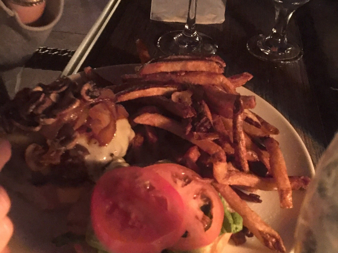 Kingsley餐馆和美食-Lake Sheridan Bar & Grill